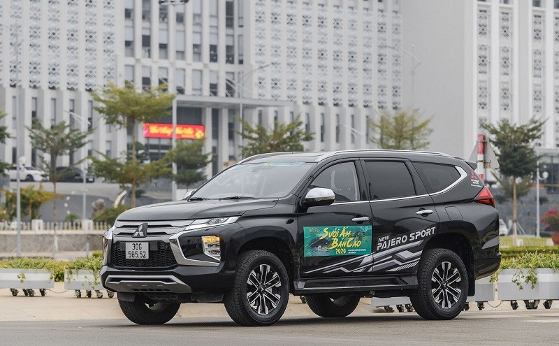 Mức giá Mitsubishi Pajero Sport phiên bản 4x4 AT chỉ còn 1,145 tỷ đồng.