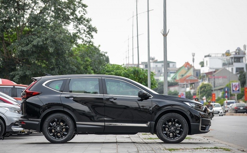 Honda CR-V đang được ưu đãi hơn 200 triệu đồng.