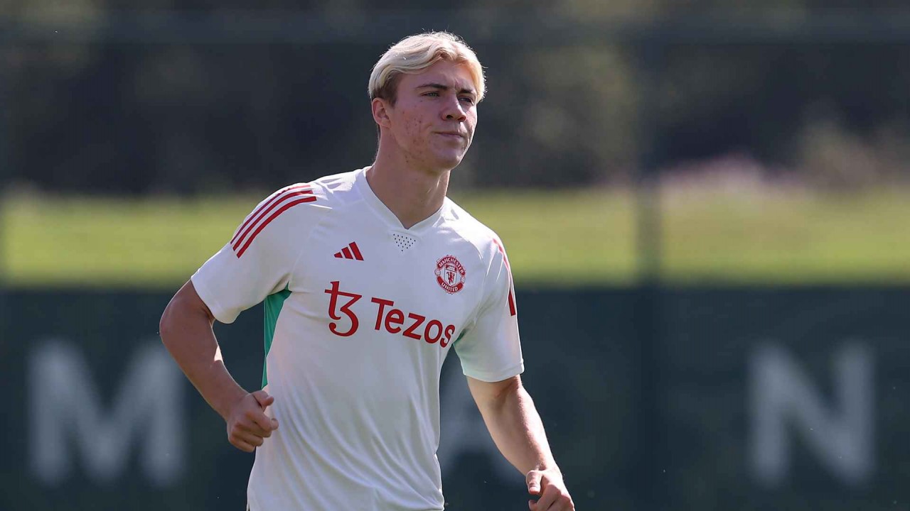 cầu thủ MU ngày 18/8: Cần thêm một tiền đạo; tân binh Rasmus Hojlund sắp ra sân; cầu thủ MU ngày 18/8: Cần thêm một tiền đạo; tân binh Rasmus Hojlund sắp ra sân;