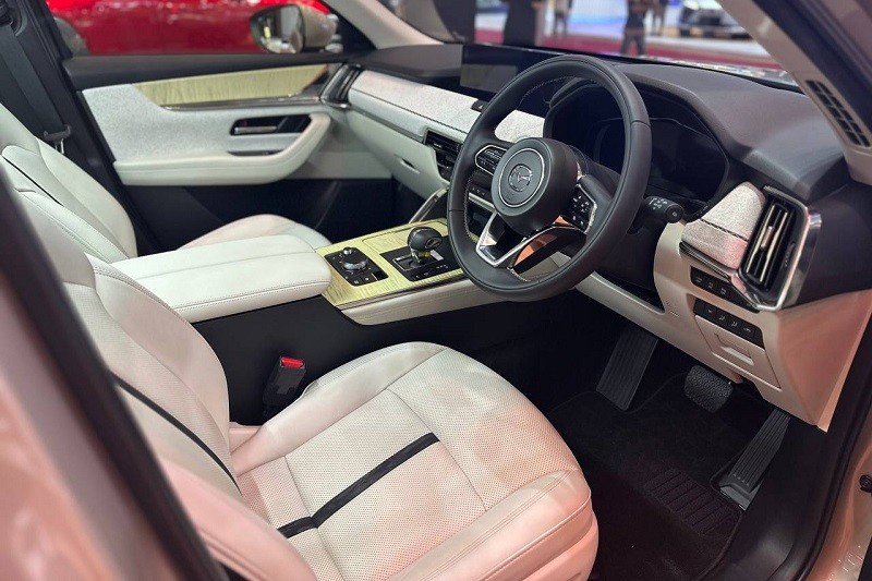 Cận cảnh Mazda CX-60 vừa ra mắt tại Indonesia, giá gần 1,9 tỷ đồng Cận cảnh Mazda CX-60 vừa ra mắt tại Indonesia, giá gần 1,9 tỷ đồng