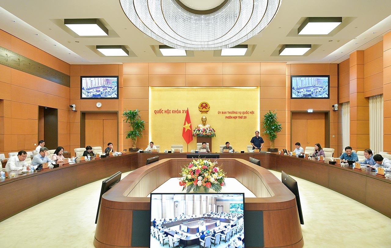 Sự cần thiết của lực lượng bảo vệ an ninh, trật tự ở cơ sở: Nước xa không cứu được lửa gần Chủ tịch Quốc hội Vương Đình Huệ: Trong chiến lược bảo vệ an ninh Tổ quốc, cơ sở là vấn đề rất quan trọng