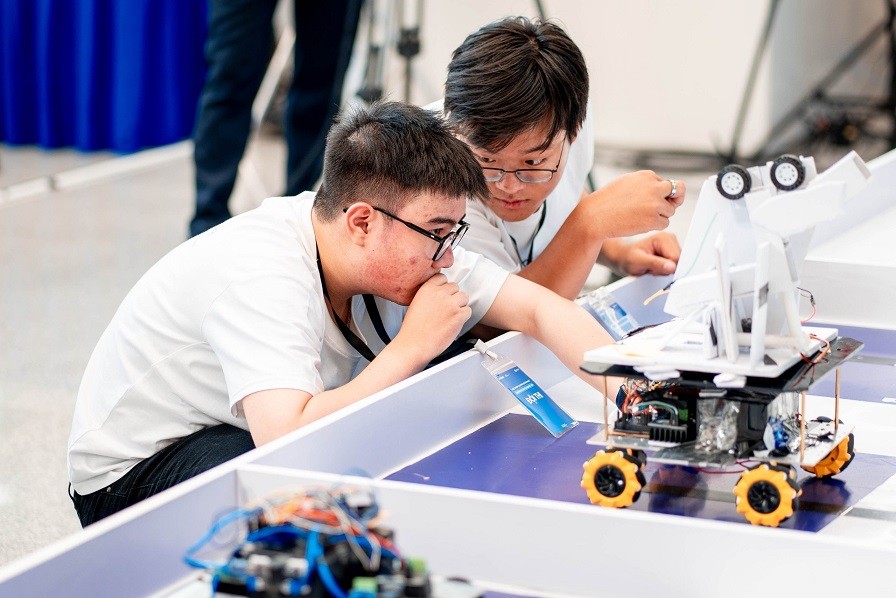 Hơn 3.200 học sinh, sinh viên, giáo viên được đào tạo và phát triển công nghệ cao Hơn 3.200 học sinh, sinh viên và giáo viên được đào tạo và phát triển công nghệ cao