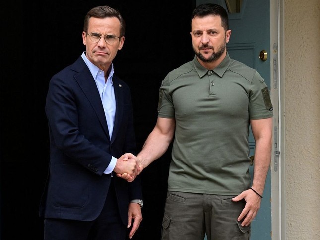 Tổng thống Ukraine Volodymyr Zelensky và Thủ tướng Thuỵ Điển Ulf Kristersson Tổng thống Ukraine Volodymyr Zelensky và Thủ tướng Thuỵ Điển Ulf Kristersson