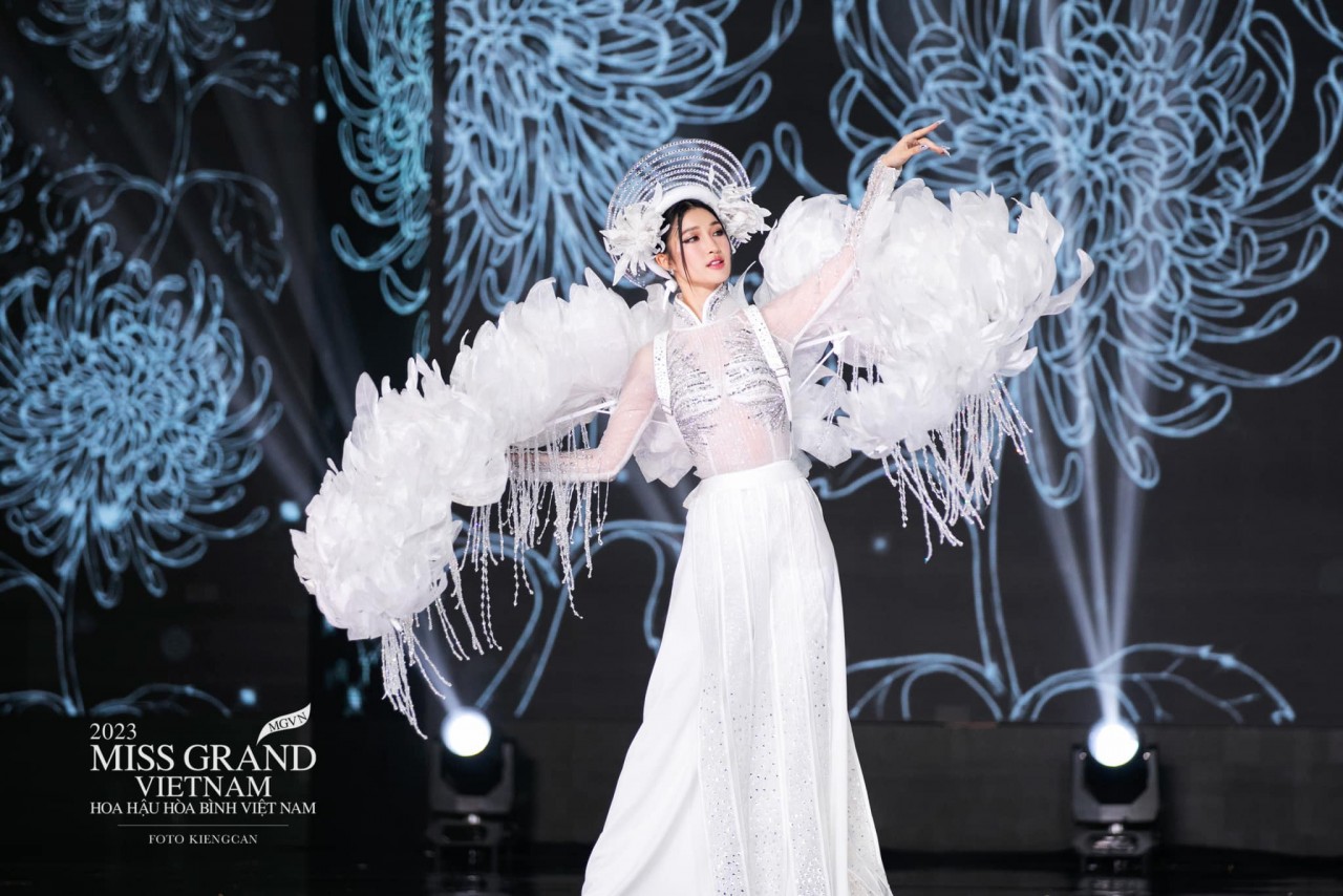 Á hậu Phương Nhi