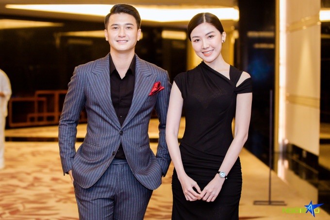 Trong phim, Lương Thanh đóng cặp với Huỳnh Anh. Họ vừa là đồng nghiệp vừa cảm mến nhau. Tình cảm giữa họ nảy nở, phát triển trong quá trình làm việc, cùng phá án và tìm tội phạm. 