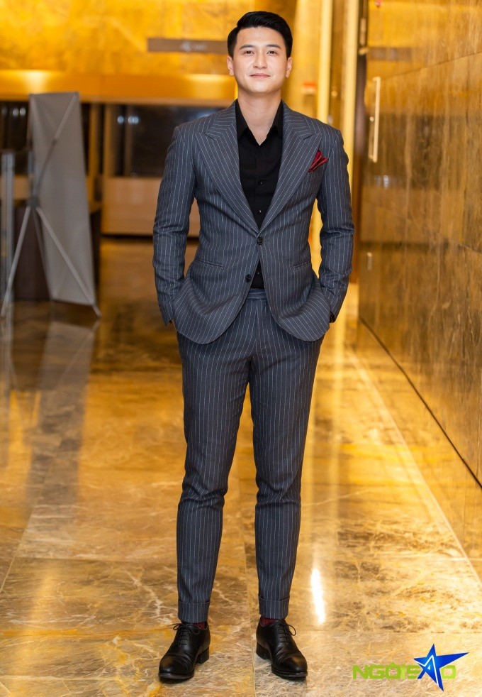 Huỳnh Anh đảm nhận vai nam chính của phim. Nhân vật của anh tên Tuấn, một cảnh sát trẻ có tài và dũng cảm. Chứng kiến cái chết của mẹ từ năm 8 tuổi, Tuấn bị sốc và mất trí nhớ hoàn toàn về thời thơ ấu. Anh được một cặp vợ chồng nhận nuôi, lớn lên trong sự yêu thương đùm bọc và khi vào trường cảnh sát mới biết mình không phải con đẻ. Anh vật lộn với việc giải mã những giấc mơ, tìm hiểu về quá khứ cũng như cái chết của cha mẹ đẻ. 