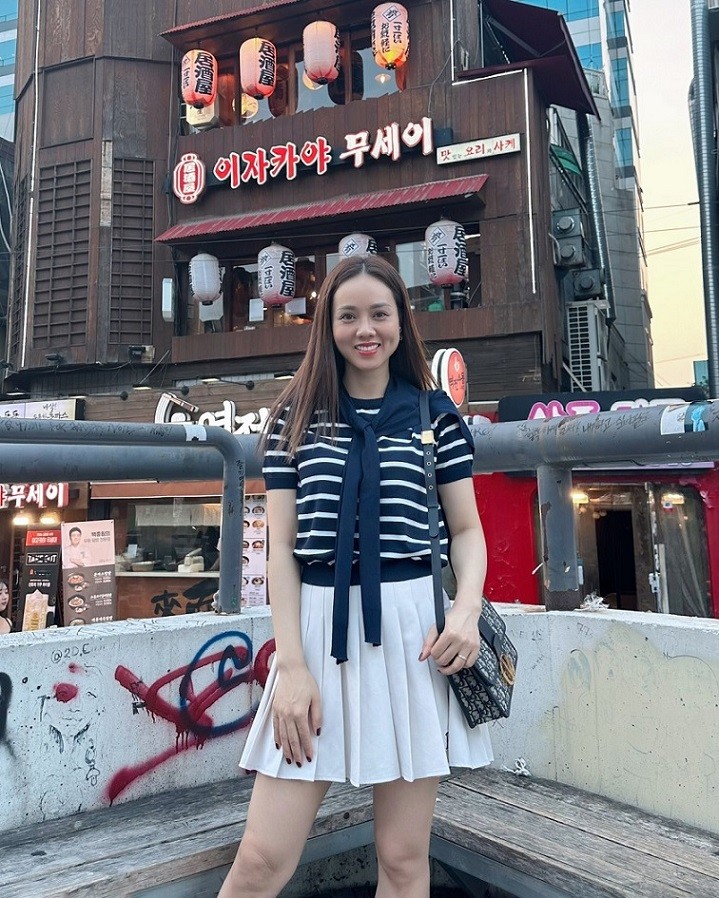 Sức khỏe phục hồi tốt, NSND Công Lý ủng hộ bà xã trẻ đẹp đi du lịch cùng nhóm bạn thân