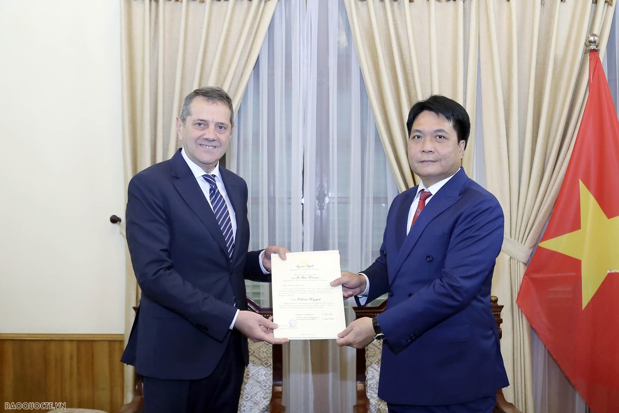 Bộ Ngoại giao tiếp nhận bản sao Thư ủy nhiệm bổ nhiệm Đại sứ tại Việt Nam Bộ Ngoại giao tiếp nhận bản sao Thư ủy nhiệm bổ nhiệm Đại sứ Lithuania và Bulgaria tại Việt Nam