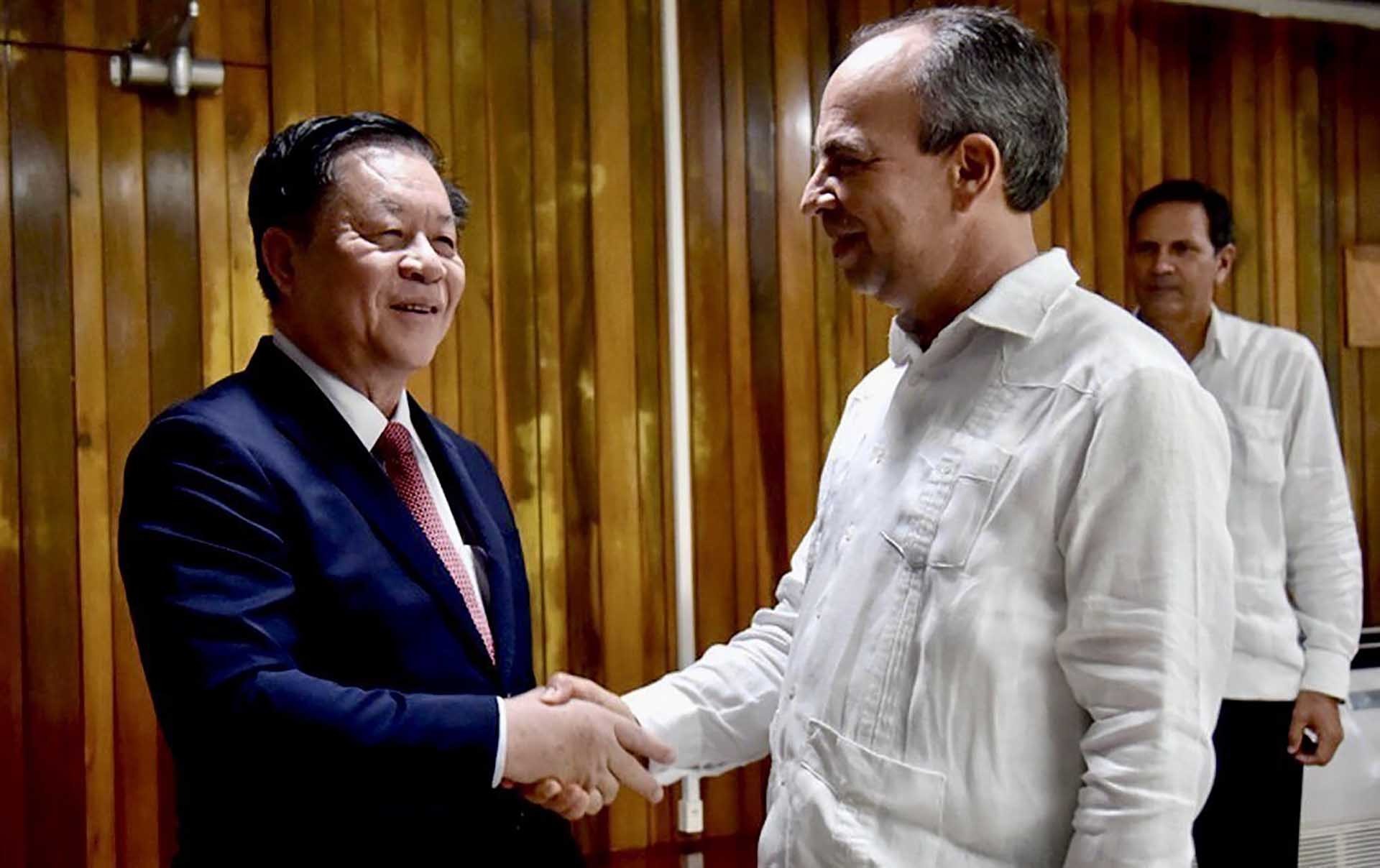 Đồng chí Nguyễn Trọng Nghĩa và đồng chí Rogelio Polanco Fuentes, Bí thư Trung ương Đảng, Trưởng ban Tư tưởng Trung ương Đảng Cộng sản Cuba. (Nguồn: TTXVN)