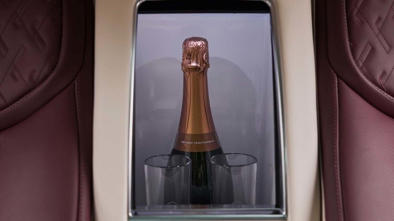 Cận cảnh Range Rover SV Carmel Edition phiên bản giới hạn, giá khoảng 8,88 tỷ đồng