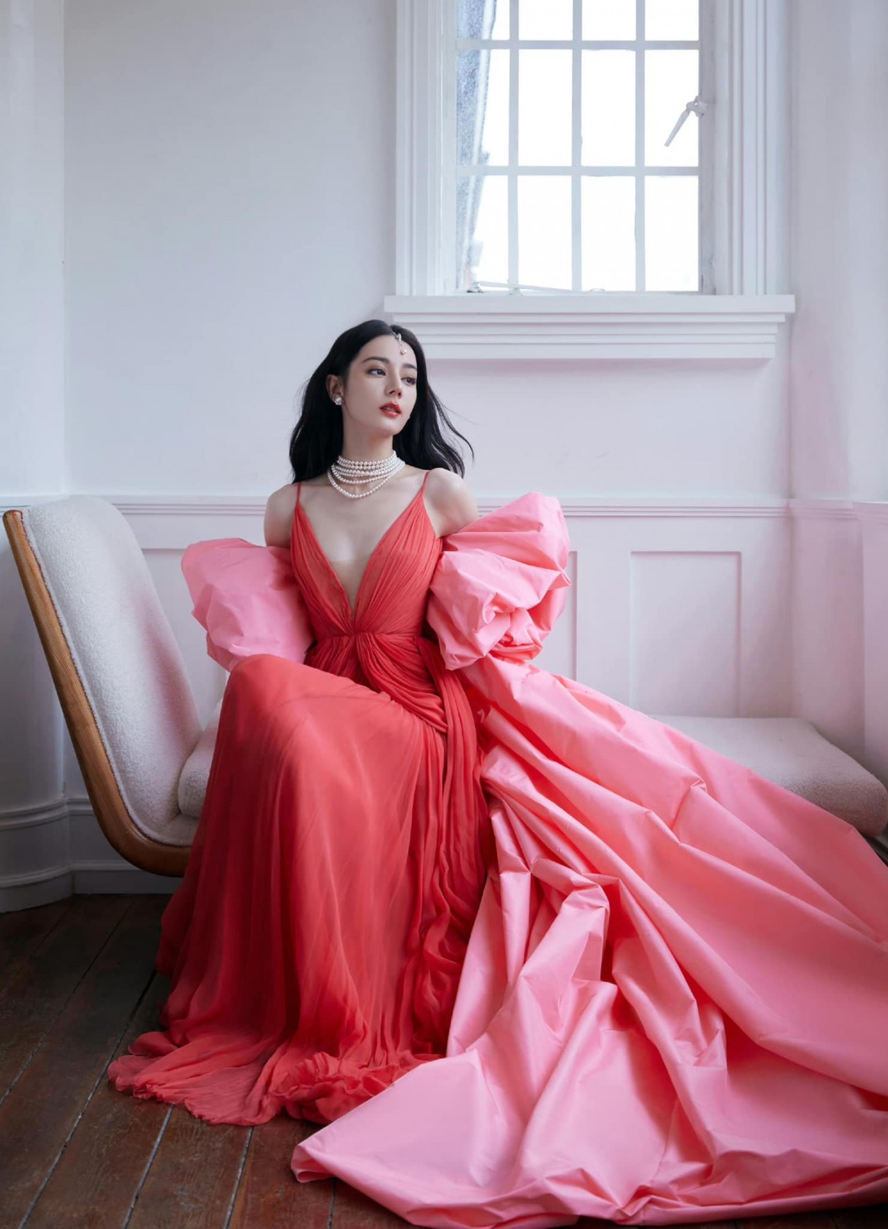 Nhan sắc hút hồn của Địch Lệ Nhiệt Ba