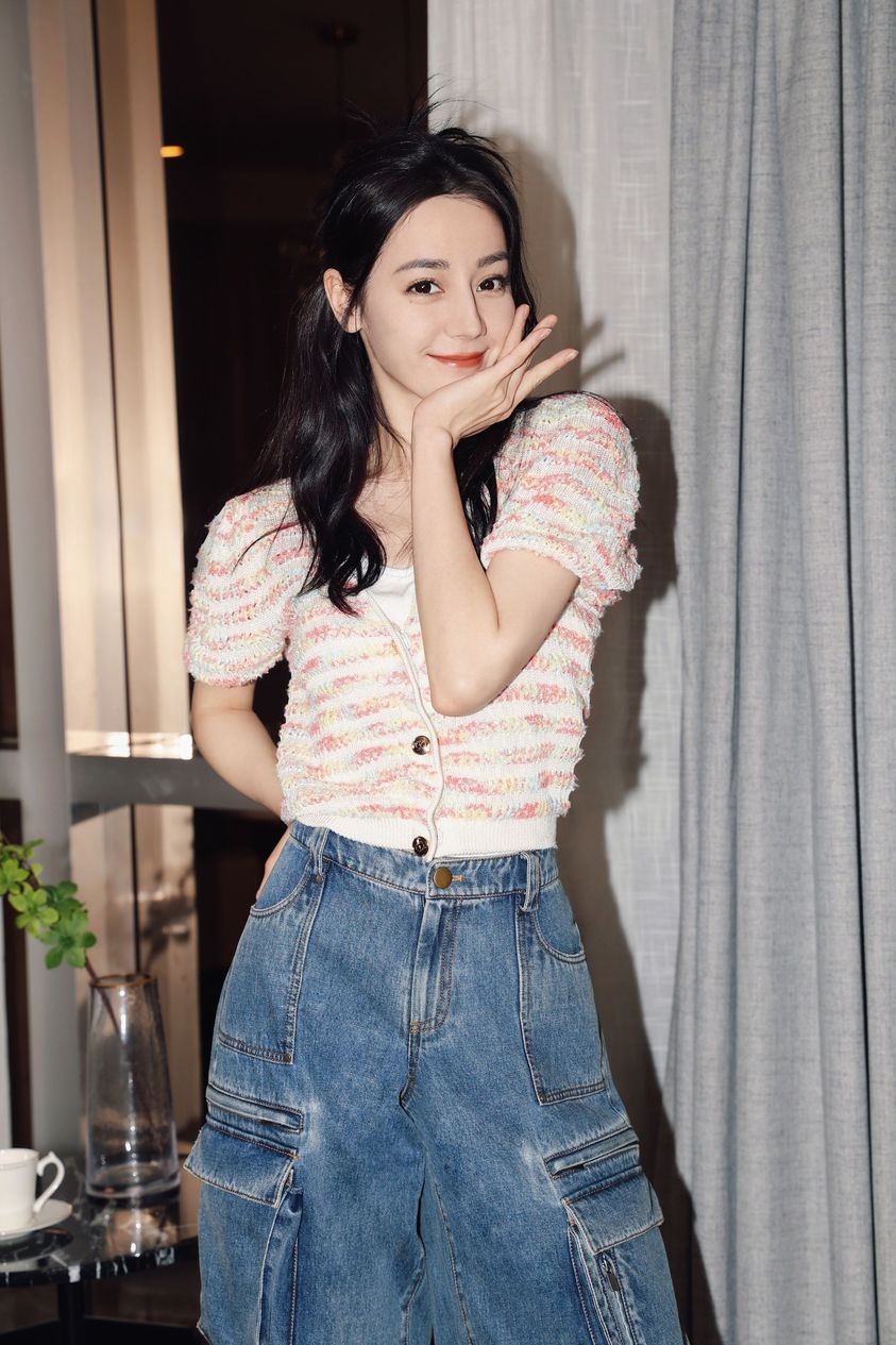 Nhan sắc hút hồn của Địch Lệ Nhiệt Ba