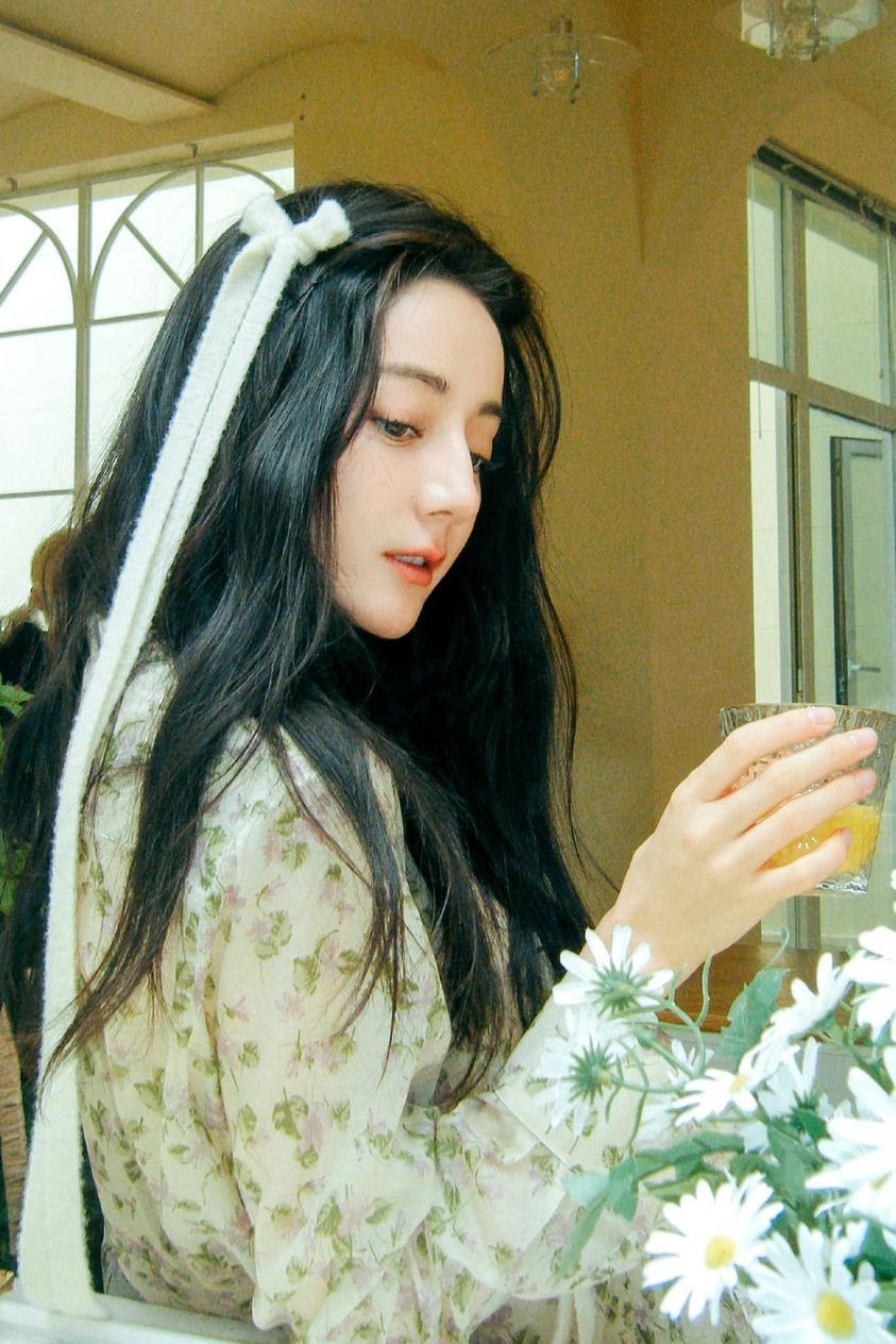 Nhan sắc hút hồn của Địch Lệ Nhiệt Ba