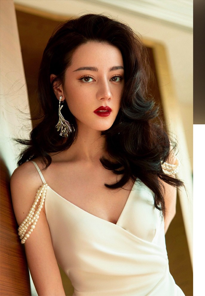 Nhan sắc hút hồn của Địch Lệ Nhiệt Ba tuổi 31