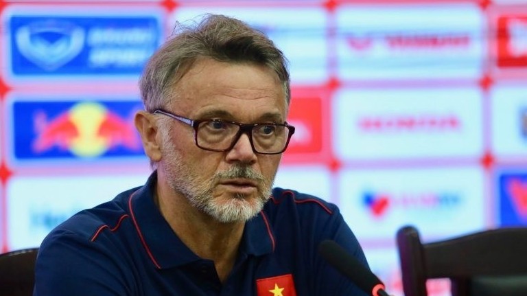 doi tuyen viet nam sap hoi quan hlv philippe troussier mong filip nguyen som nhap quoc tich