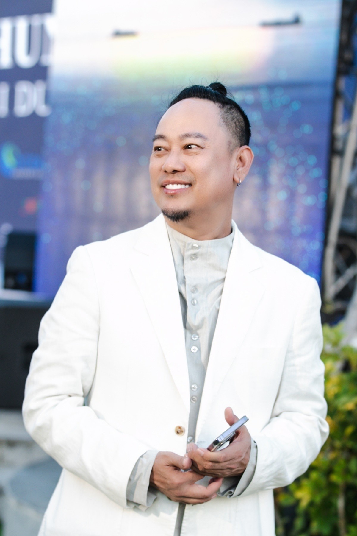 Chủ tịch Hoa hậu Đại dương Việt Nam, nhà thiết kế Võ Việt Chung. Chủ tịch Hoa hậu Đại dương Việt Nam, nhà thiết kế Võ Việt Chung.