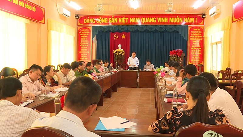 ĐỒNG CHÍ NGÔ VŨ THĂNG - BÍ THƯ HUYỆN ỦY LÀM VIỆC VỚI XÃ NINH QUỚI A