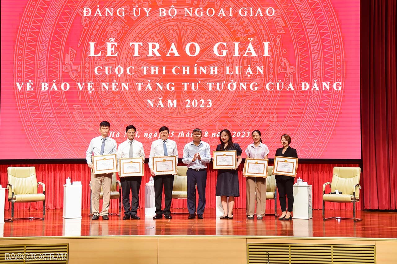 Tọa đàm ‘Phát huy truyền thống vẻ vang, xây dựng nền ngoại giao Việt Nam tiên phong, toàn diện, hiện đại, phụng sự Tổ quốc’ Tọa đàm ‘Phát huy truyền thống vẻ vang, xây dựng nền ngoại giao Việt Nam tiên phong, toàn diện, hiện đại, phụng sự Tổ quốc’