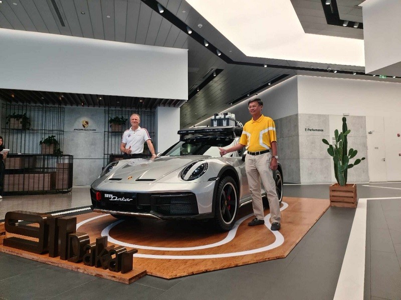 Cận cảnh siêu xe thể thao Porsche 911 Dakar 2023 vừa ra mắt tại Việt Nam