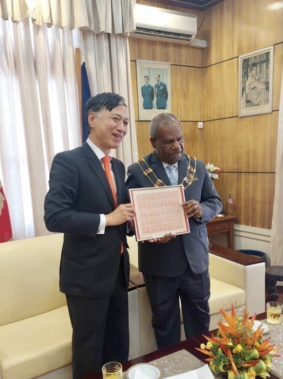 Đại sứ Việt Nam tại Papua New Guinea Nguyễn Tất Thành trình Thư ủy nhiệm