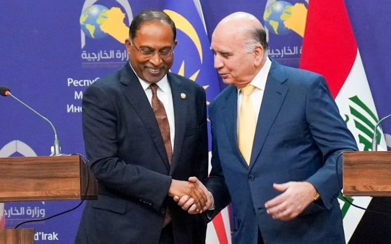 Ngoại trưởng Malaysia, Tiến sĩ Zambry Abd Kadir (trái) và người đồng cấp Iraq, Tiến sĩ Fuad Hussein tại thủ đô Baghdad. (Nguồn: Bernama)