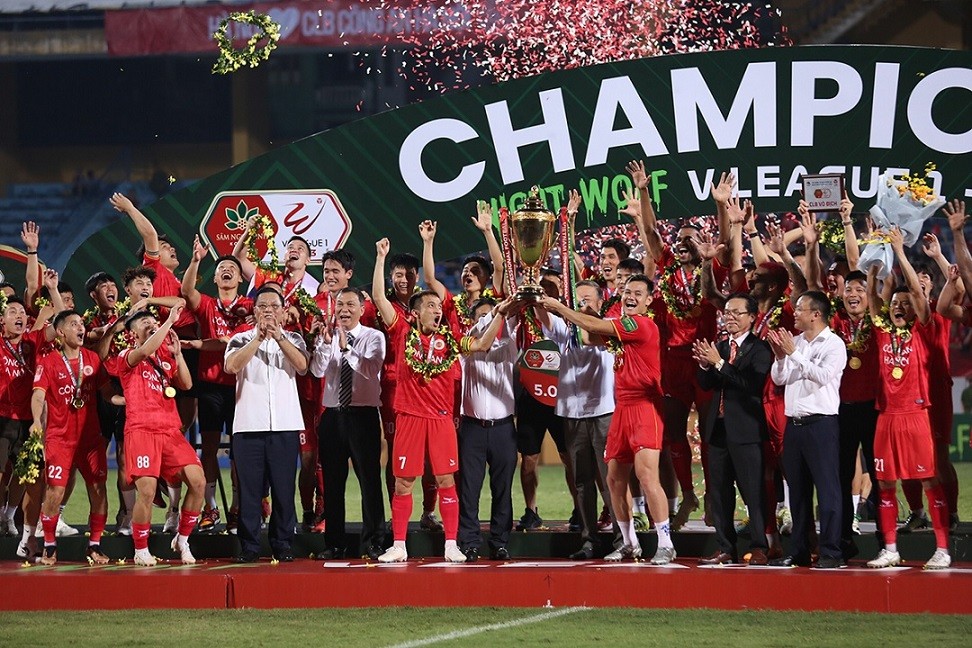 CAHN giành chức vô địch ngay trong mùa đầu tiên lên chơi tại V-League. Đội bóng ngành công an được đầu tư rất lớn để chinh phục danh hiệu này, khi chiêu mộ hàng loạt cầu thủ tên tuổi như Quang Hải, Filip Nguyễn, Văn Thanh, Hồ Tấn Tài...