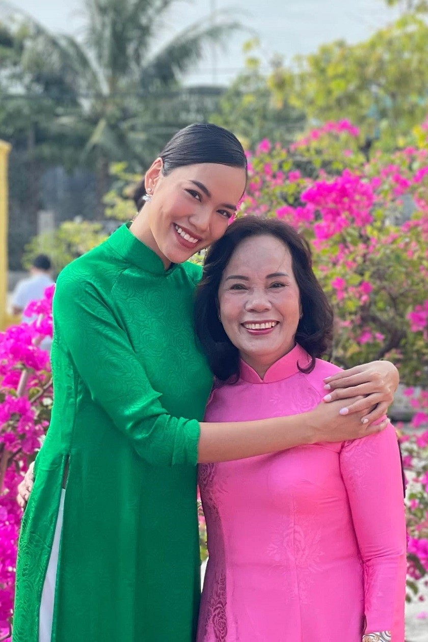 Ngắm vẻ đẹp đời thương trong sáng, trẻ trung của Hoa hậu Hòa bình Việt Nam 2023 Lê Hoàng Phương