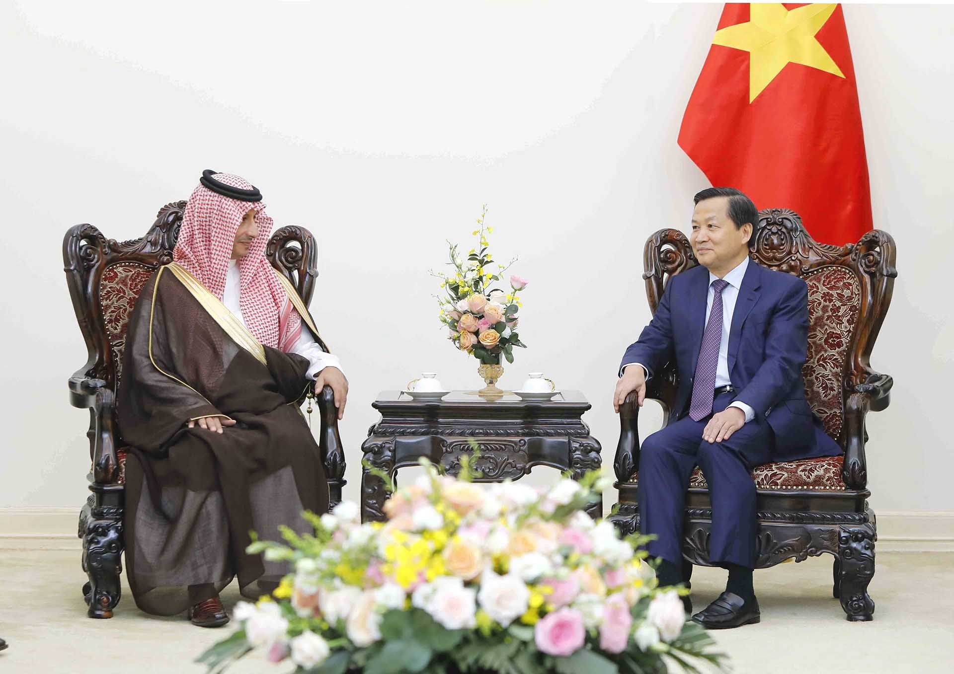 Phó Thủ tướng Lê Minh Khái tiếp ông Ahmed bin Aqeel-Khateeb, Bộ trưởng Du lịch Saudi Arabia. (Nguồn: TTXVN) Phó Thủ tướng Lê Minh Khái tiếp ông Ahmed bin Aqeel-Khateeb, Bộ trưởng Du lịch Saudi Arabia. (Nguồn: TTXVN)