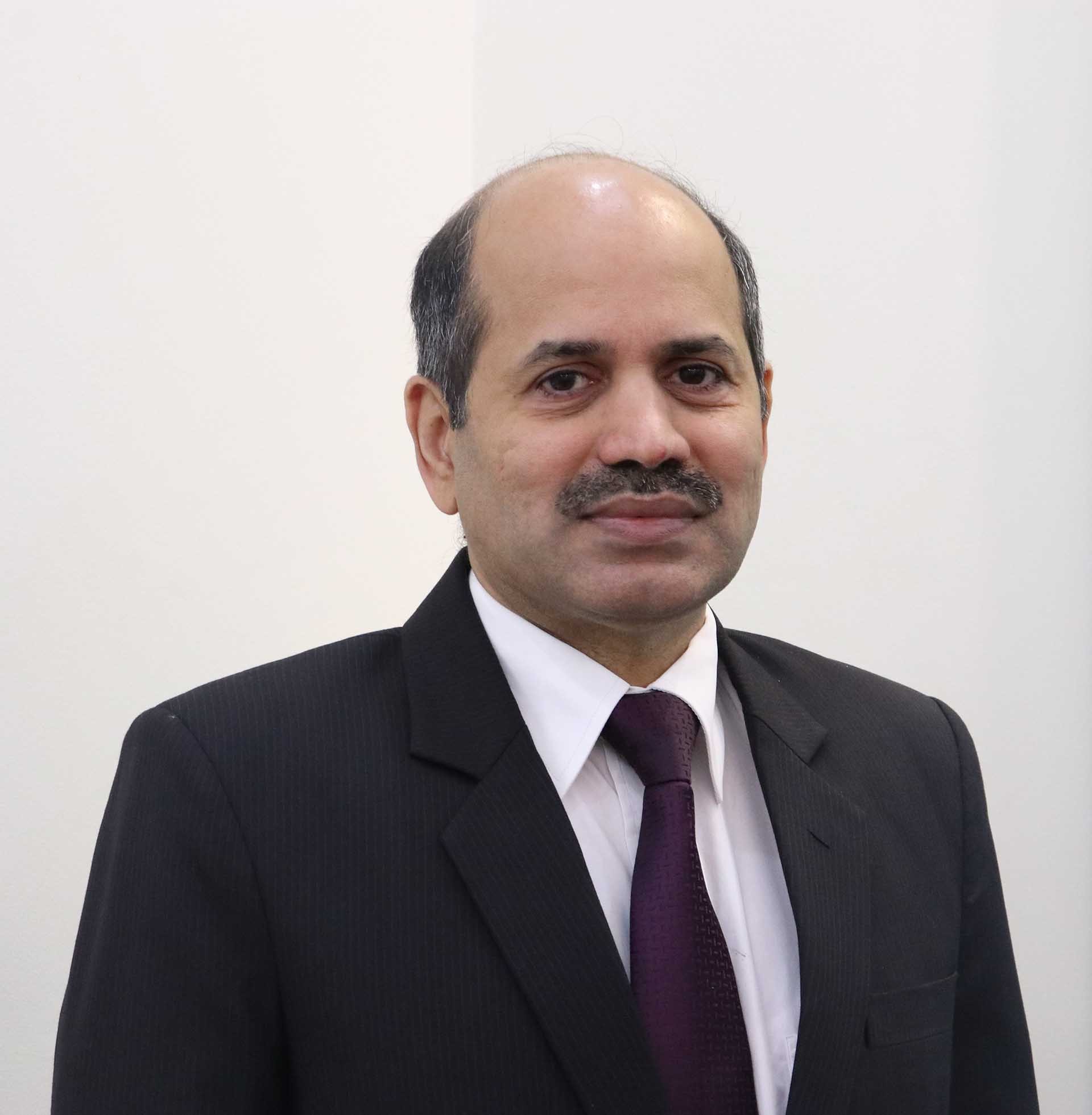 Đại sứ Ấn Độ tại Việt Nam Sandeep Arya. Đại sứ Ấn Độ tại Việt Nam Sandeep Arya.