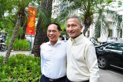 Bộ trưởng Ngoại giao Bùi Thanh Sơn mời Bộ trưởng Ngoại giao Singapore thưởng thức phở, cà phê sữa đá tại Hà Nội