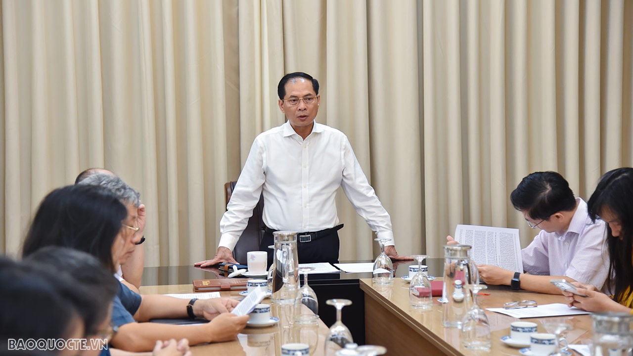 Chiều ngày 29/8/2023, Bộ trưởng Ngoại giao Bùi Thanh Sơn chủ trì họp Ban Chỉ đạo phòng, chống tham nhũng Bộ Ngoại giao. (Ảnh: Tuấn Anh) Chiều ngày 29/8/2023, Bộ trưởng Ngoại giao Bùi Thanh Sơn chủ trì họp Ban Chỉ đạo phòng, chống tham nhũng Bộ Ngoại giao. (Ảnh: Tuấn Anh)