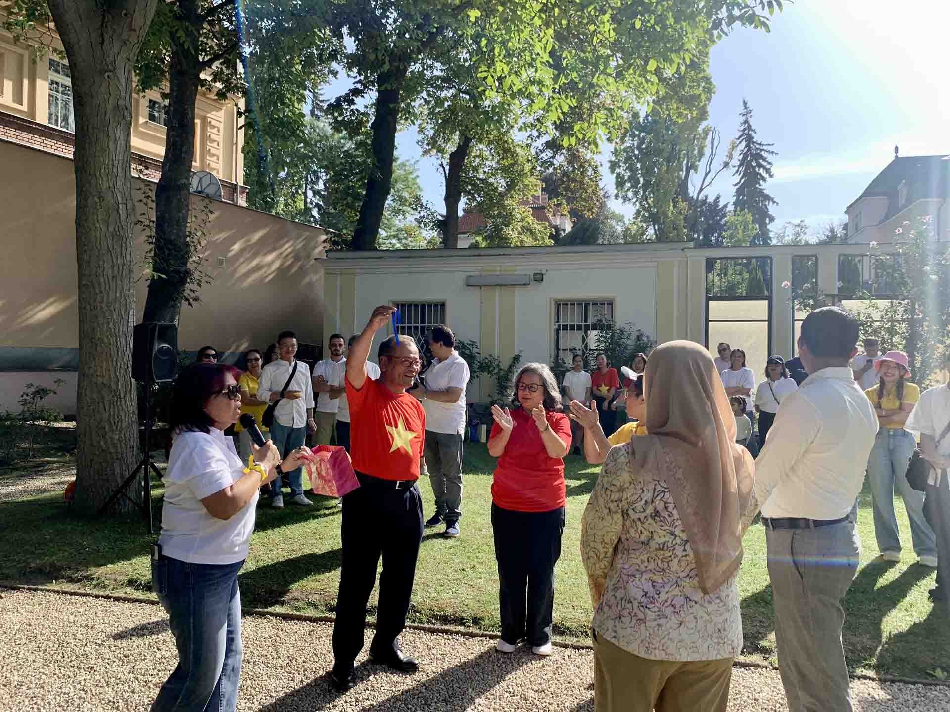 Đoàn kết, sôi nổi Ngày gia đình ASEAN tại Cộng hòa Czech Đoàn kết, sôi nổi Ngày gia đình ASEAN tại Cộng hòa Czech