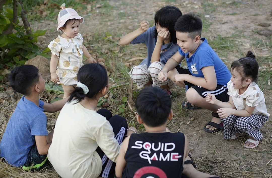 Ca sĩ Vy Oanh kết hợp cùng gia đình quay MV ca nhạc mới trong khung cảnh đồng quê