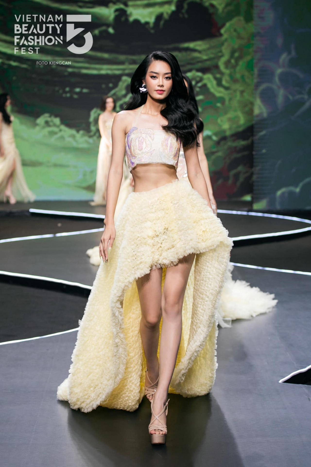 Nhan sắc đời thường của Á hậu Bùi Khánh Linh