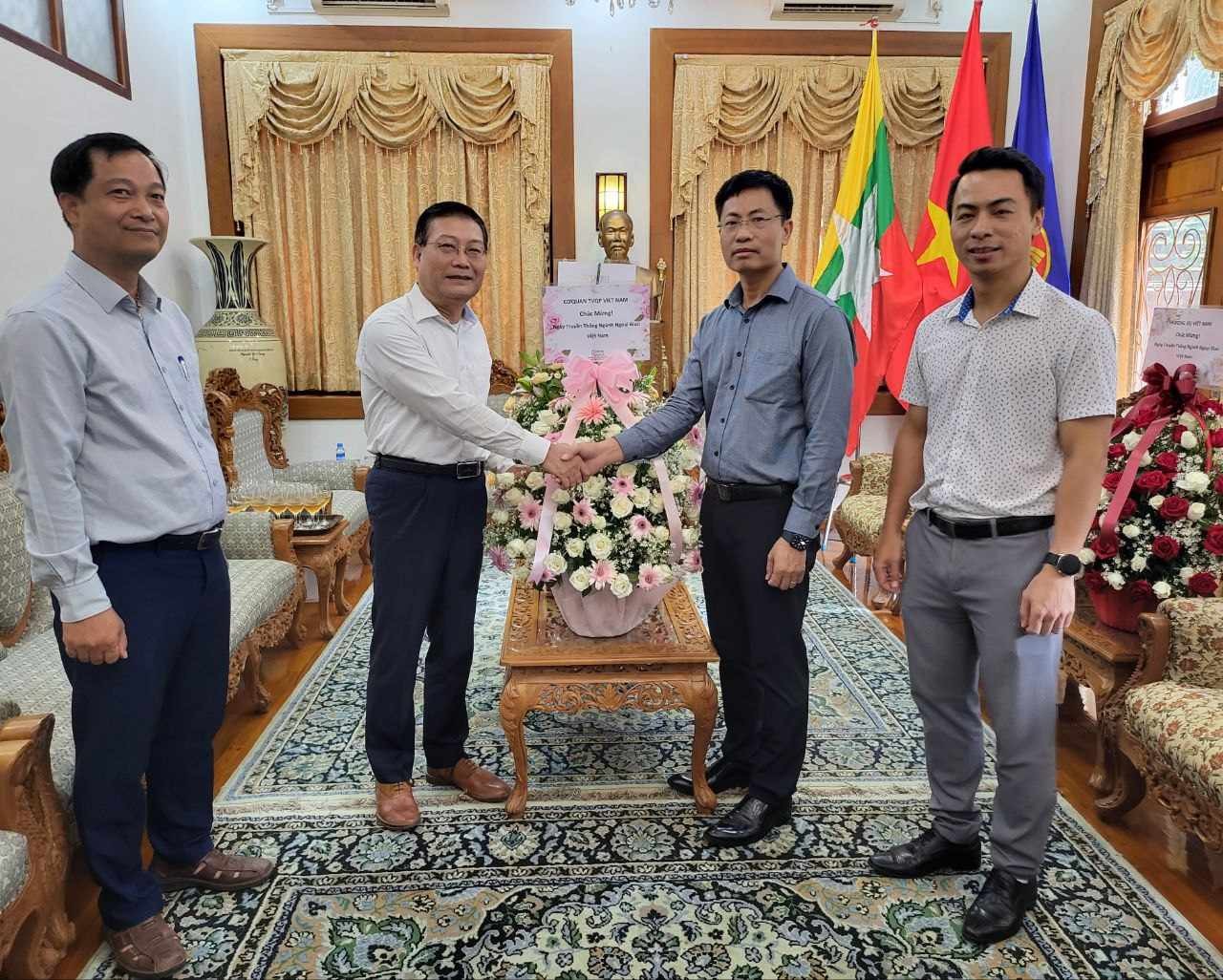 Các đơn vị của Việt Nam công tác tại Myanmar chúc mừng 78 năm ngày thành lập ngành ngoại giao Các đơn vị của Việt Nam công tác tại Myanmar chúc mừng 78 năm ngày thành lập ngành Ngoại giao