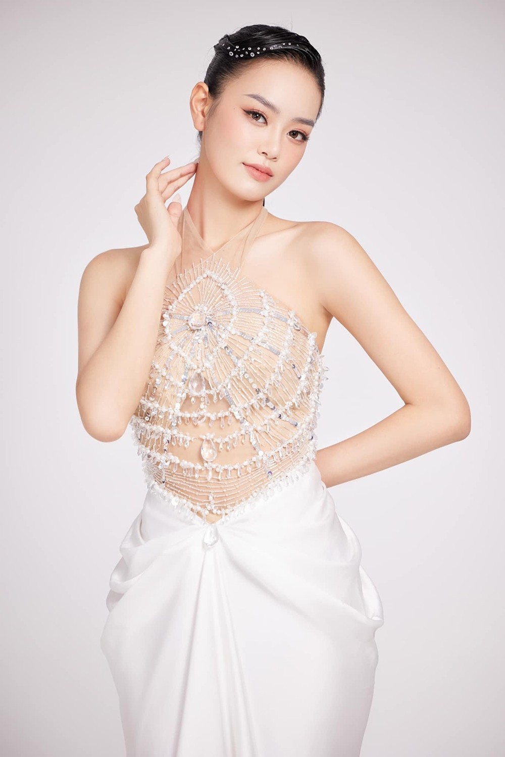 Nhan sắc ngọt ngào của Á hậu Bùi Khánh Linh