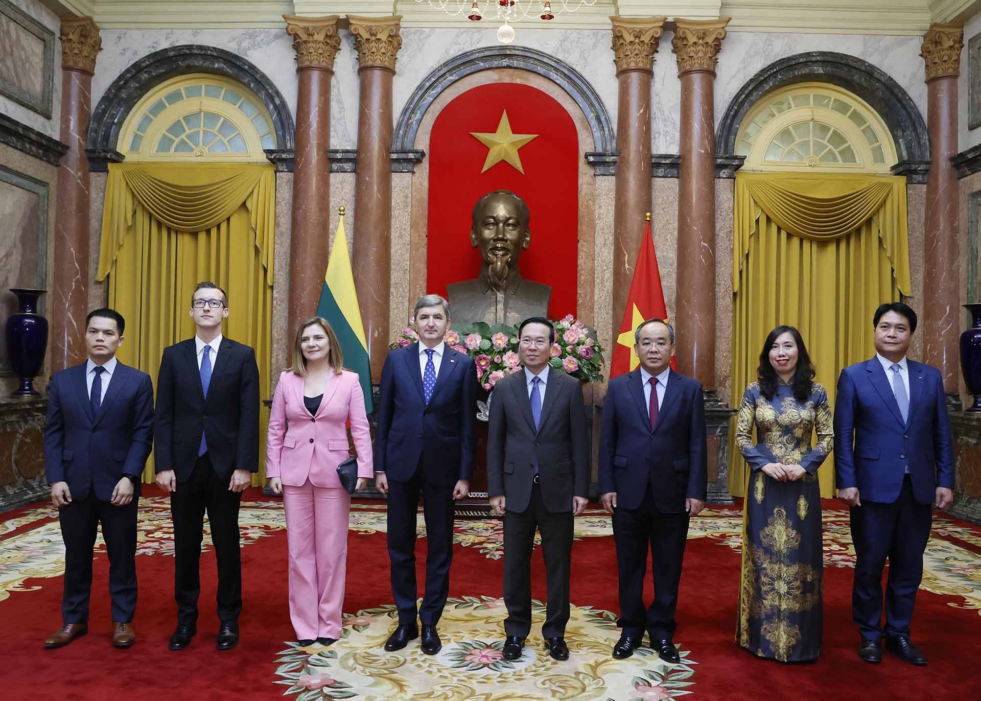 Chủ tịch nước Võ Văn Thưởng tiếp các Đại sứ Ireland, Italy, Hàn Quốc, Lithuania trình Quốc thư Chủ tịch nước Võ Văn Thưởng tiếp các Đại sứ Ireland, Italy, Hàn Quốc, Lithuania trình Quốc thư