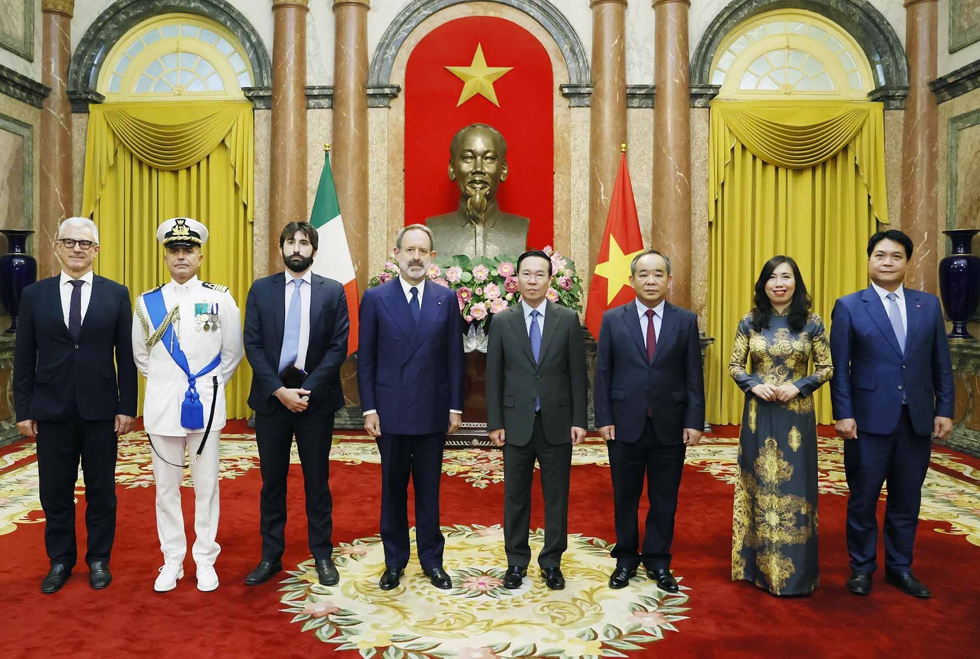 Chủ tịch nước Võ Văn Thưởng tiếp các Đại sứ Ireland, Italy, Hàn Quốc, Lithuania trình Quốc thư Chủ tịch nước Võ Văn Thưởng tiếp các Đại sứ Ireland, Italy, Hàn Quốc, Lithuania trình Quốc thư