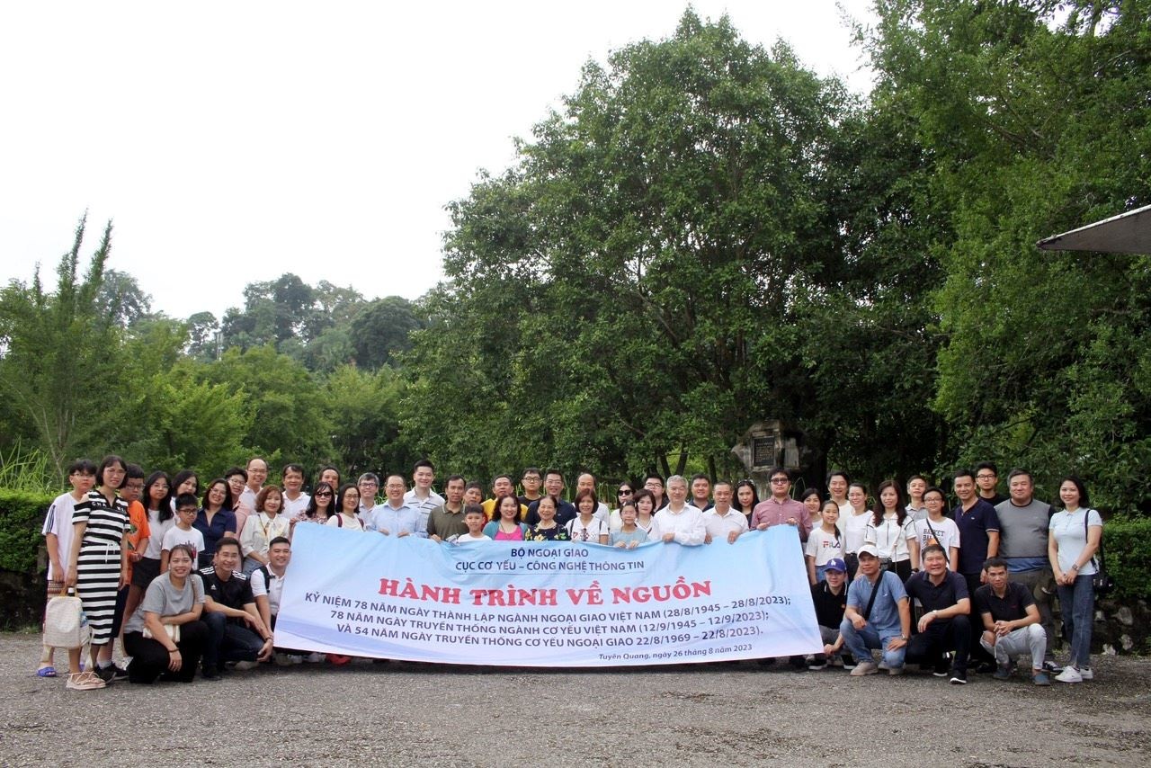 Cục Cơ yếu và Công nghệ thông tin, Bộ Ngoại giao tổ chức hành trình về nguồn