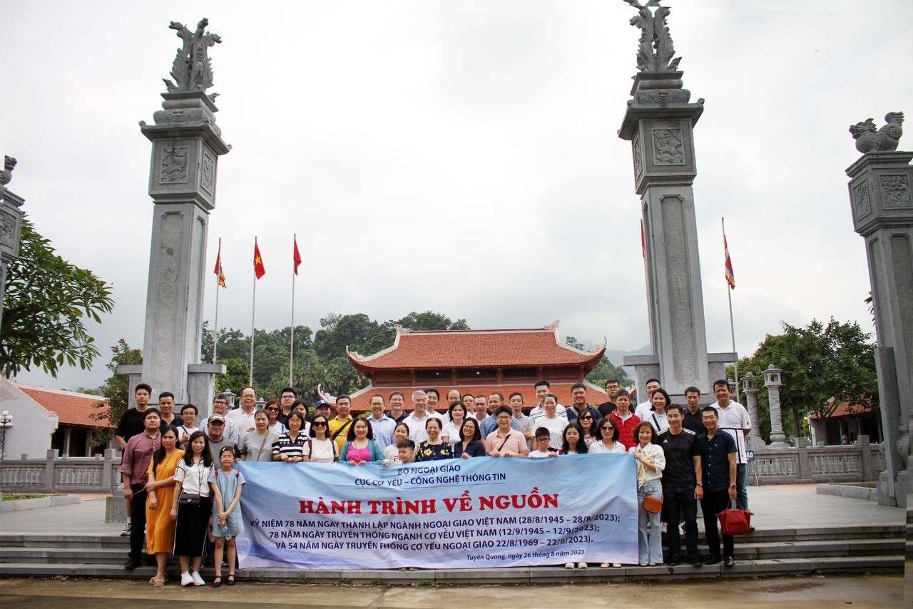 Cục Cơ yếu và Công nghệ thông tin, Bộ Ngoại giao tổ chức hành trình về nguồn