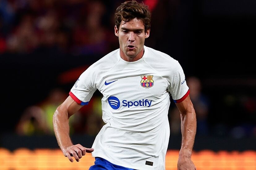 Marcos Alonso được loan báo từ chối đề nghị hợp đồng 2 năm của MU với lựa chọn ở lại Barca. (Nguồn: Marca)