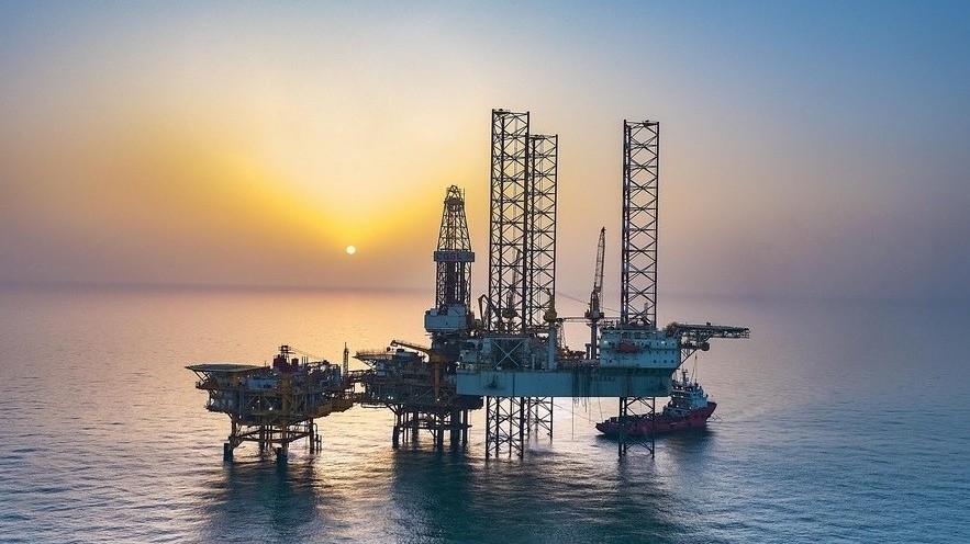 gia xang dau hom nay 2210 tuan leo doc thuc day boi xung dot israel hamas