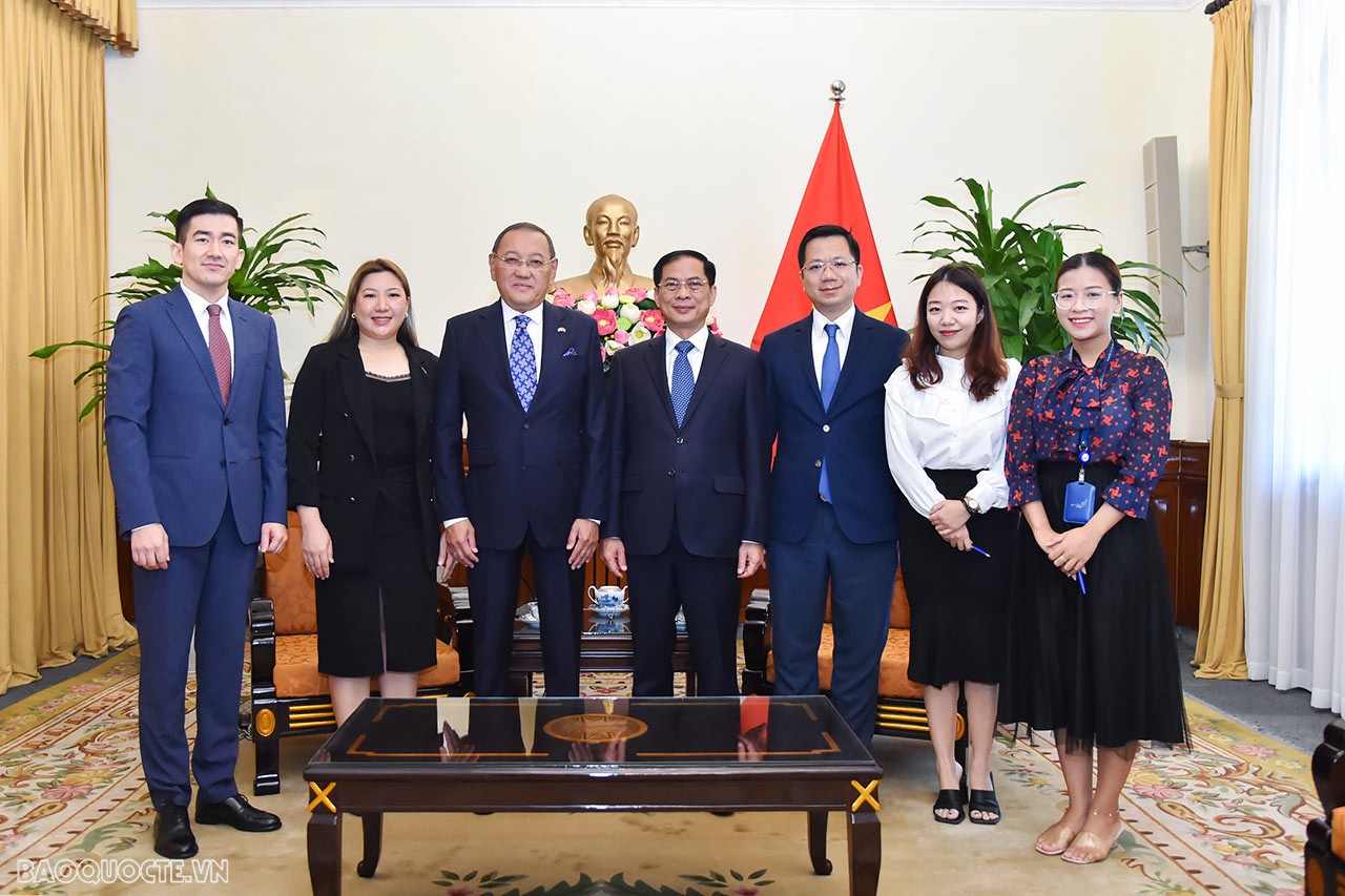 Ngày 30/8/2023, tại trụ sở Bộ, Bộ trưởng Ngoại giao Bùi Thanh Sơn tiếp Đại sứ Kazakhstan Yerlan Baizhanov chào từ biệt. (Ảnh: Tuấn Anh) Ngày 30/8/2023, tại trụ sở Bộ, Bộ trưởng Ngoại giao Bùi Thanh Sơn tiếp Đại sứ Kazakhstan Yerlan Baizhanov chào từ biệt. (Ảnh: Tuấn Anh)