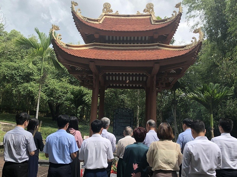 Đoàn Bộ Ngoại giao về nguồn dịp kỷ niệm 78 năm thành lập Ngành