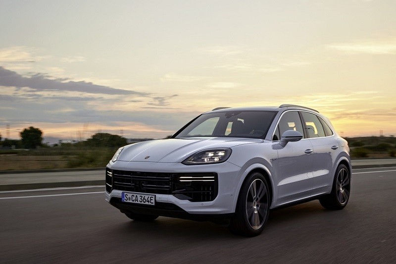 Porsche Cayenne Turbo E-Hybrid 2024 là mẫu SUV mạnh nhất lịch sử của hãng xe Đức Porsche Cayenne Turbo E-Hybrid 2024 là mẫu SUV mạnh nhất lịch sử của hãng xe Đức
