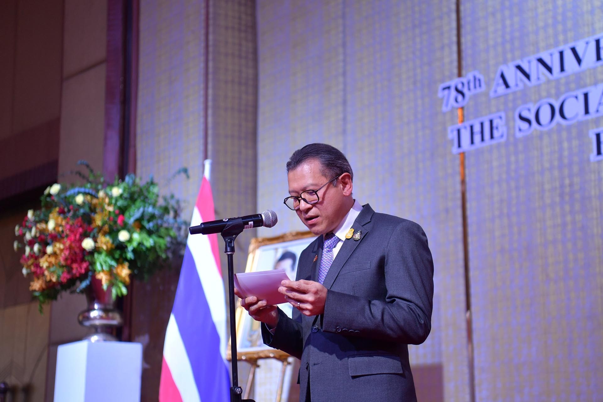 Bí thư Thường trực Bộ Ngoại giao Thái Lan Sarun Charoensuwan thay mặt Chính phủ Thái Lan phát biểu chúc mừng. (Nguồn: TTXVN) Bí thư Thường trực Bộ Ngoại giao Thái Lan Sarun Charoensuwan thay mặt Chính phủ Thái Lan phát biểu chúc mừng. (Nguồn: TTXVN)