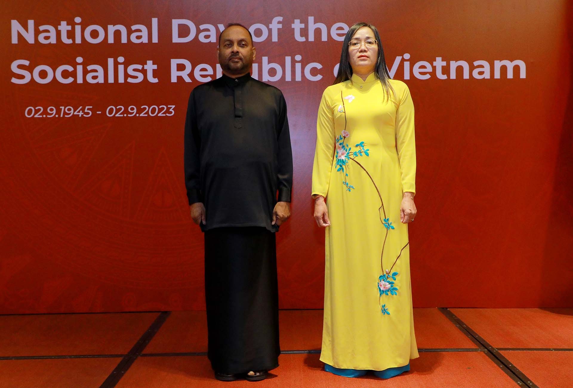 Đại sứ Hồ Thị Thanh Trúc cùng khách chính Bộ trưởng Bộ Nông nghiệp Mahinda Amaraweera.