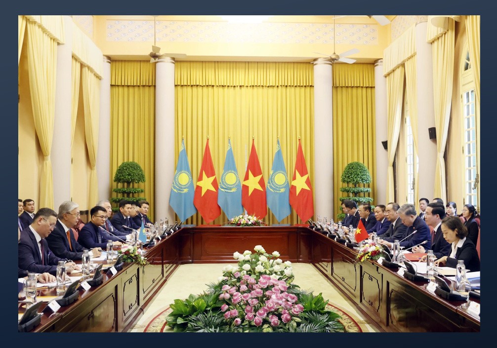 Chủ tịch nước Võ Văn Thưởng hội đàm với Tổng thống Kassym-Jomart Tokayev. Chủ tịch nước Võ Văn Thưởng hội đàm với Tổng thống Kassym-Jomart Tokayev.