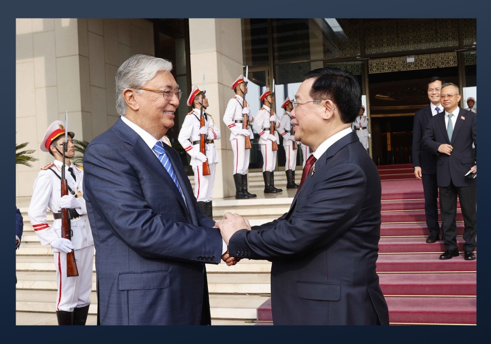 Chủ tịch Quốc hội Vương Đình Huệ hội kiến Tổng thống Kassym-Jomart Tokayev. Chủ tịch Quốc hội Vương Đình Huệ hội kiến Tổng thống Kassym-Jomart Tokayev.