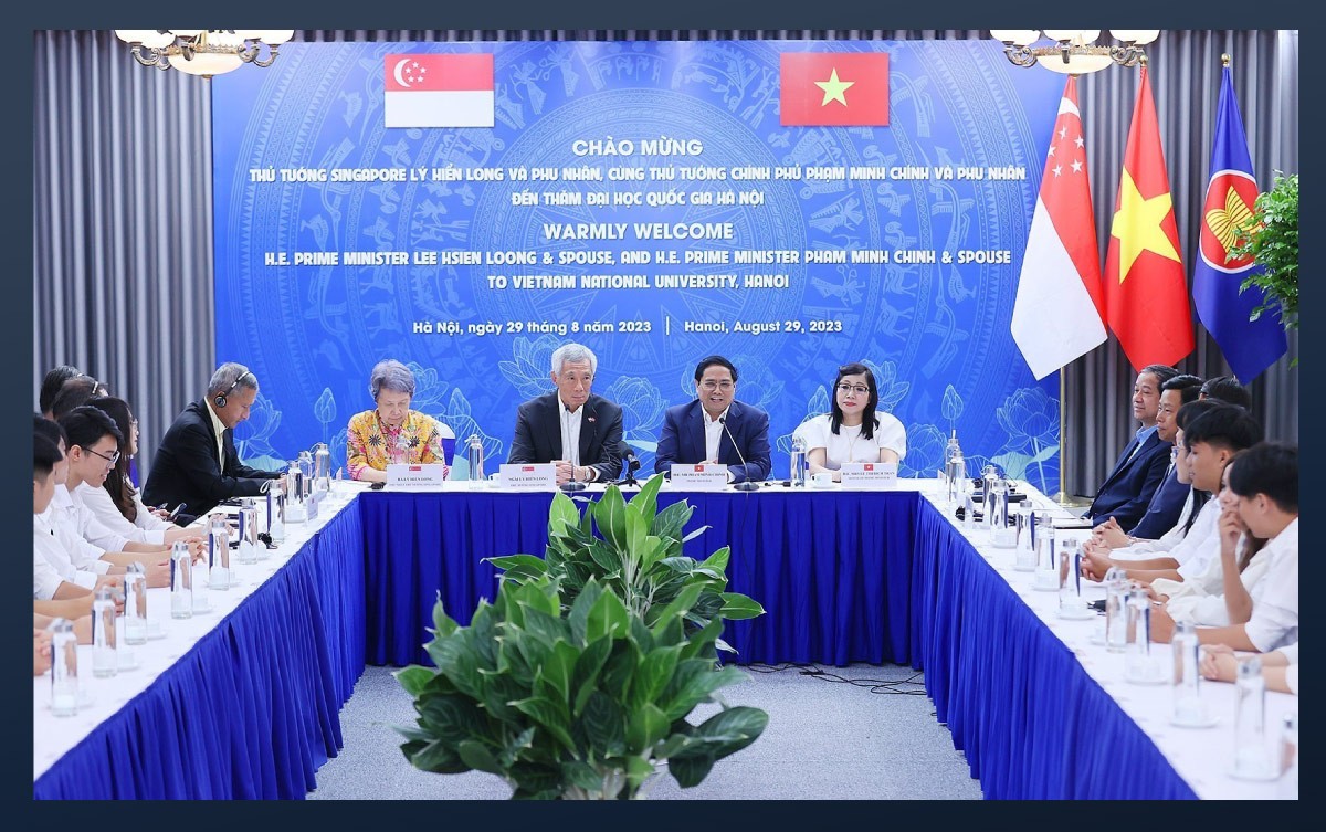 Hai Thủ tướng Việt Nam và Singapore tại buổi gặp mặt thanh niên hai nước. Hai Thủ tướng Việt Nam và Singapore tại buổi gặp mặt thanh niên hai nước.